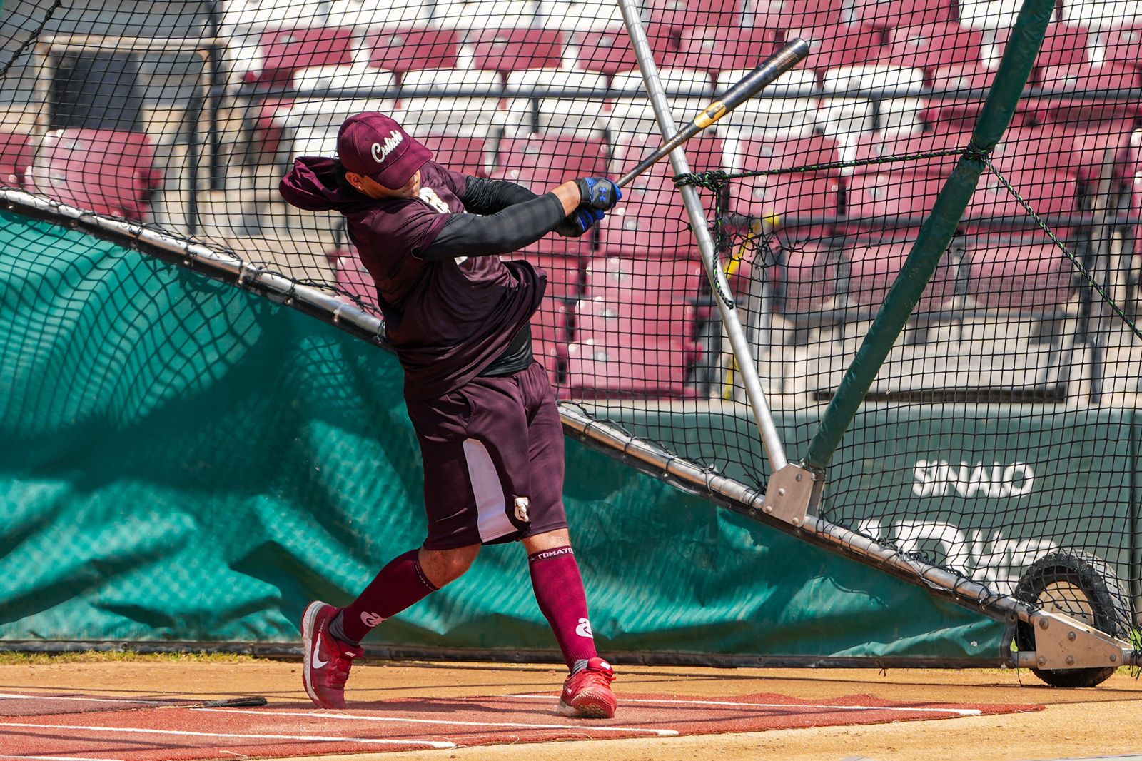 Delino Deshields, Coach, durante entrenamiento de los Rojos de