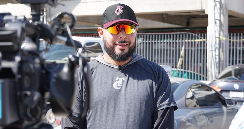 LLEGA ANDRÉS MEZA AL CAMPAMENTO DE TOMATEROS