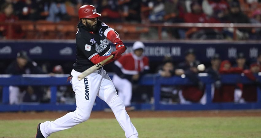 CHRIS ROBERSON, JAKE SÁNCHEZ Y JAVIER SALAZAR YA ENTRENAN CON ÁGUILAS
