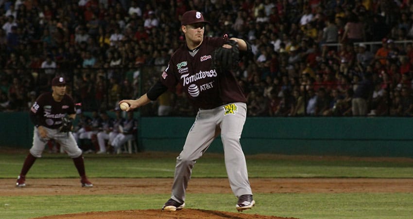 APUNTALA DALLAS BEELER EL STAFF DE PITCHEO DE TOMATEROS