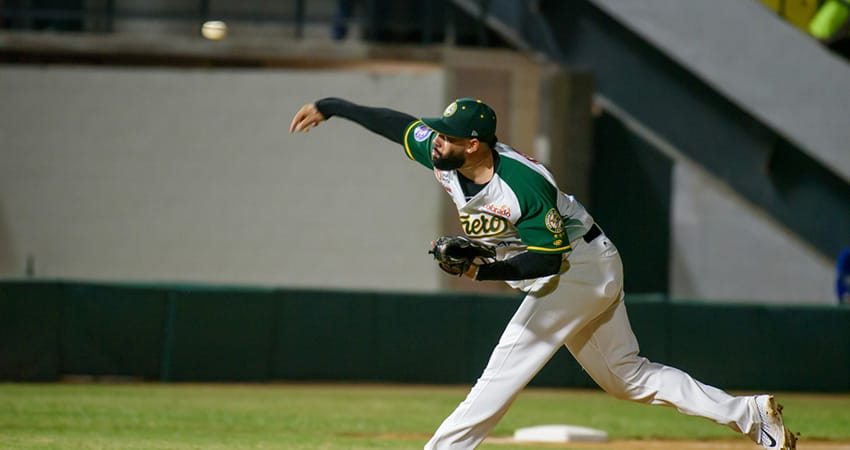 YOANYS QUIALA GUÍA A CAÑEROS AL TRIUNFO Y EMPAREJA SERIE FRENTE A TOMATEROS