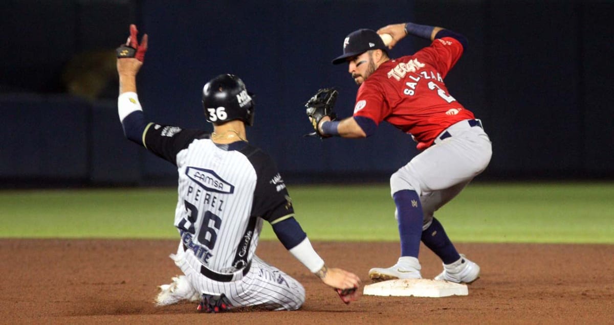 ÁGUILAS SACA LA ESCOBA EN CASA DE SULTANES