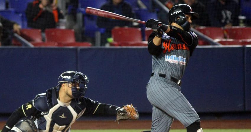 CON JONRONES DE ROEL SANTOS Y FERNANDO PÉREZ, NARANJEROS ASEGURA SERIE ANTE SULTANES