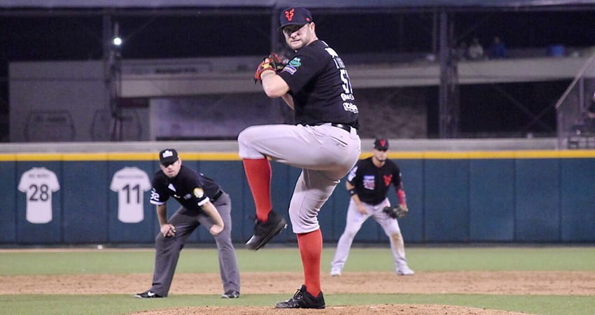 MITCH LIVELY MANIATA OFENSIVA DE ALGODONEROS Y VENADOS AMARRA SERIE EN VISITA