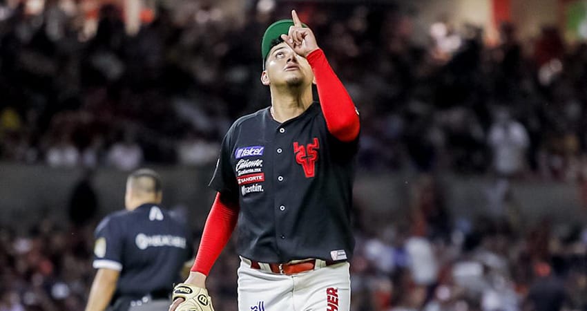 AHORA FUE EDGAR TORRES QUIEN MANIATÓ A TOMATEROS, Y VENADOS EMPAREJA LA FINAL LMP