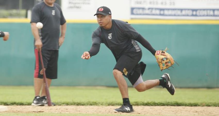 PROSPECTO VICTOR CASTAÑEDA PREPARADO PARA VESTIR DE GUINDA