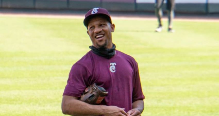JOHNNY DAVIS LLEGA A LA PRETEMPORADA GUINDA