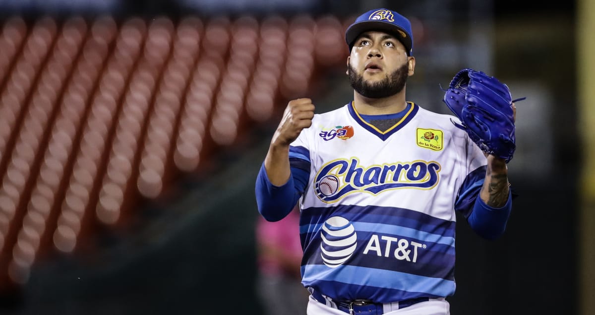 MANIATA LUIS IVÁN RODRÍGUEZ A LOS GUINDAS Y CHARROS PEGA PRIMERO EN LA SERIE