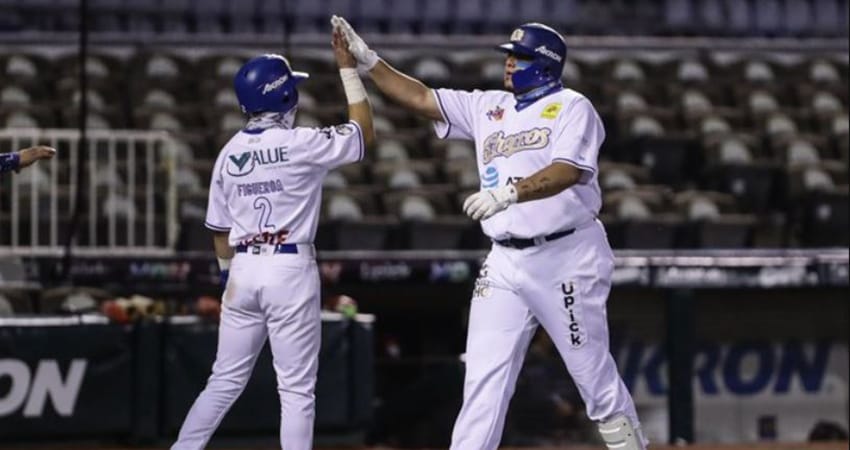 NOCHE DE PIROTECNIA EN JALISCO; VILLANUEVA, AMADOR Y ESPINOZA CONECTAN HR EN TRIUNFO DE CHARROS