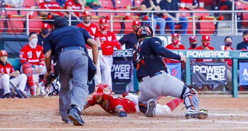 VENADOS GANA Y LA SERIE REGRESA A HERMOSILLO