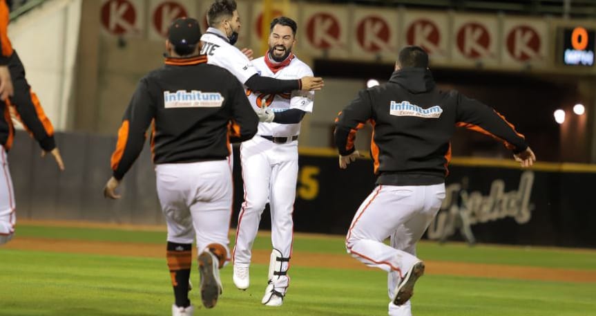 NIKO VÁSQUEZ SE VISTE DE HÉROE Y NARANJEROS VENCE A SULTANES