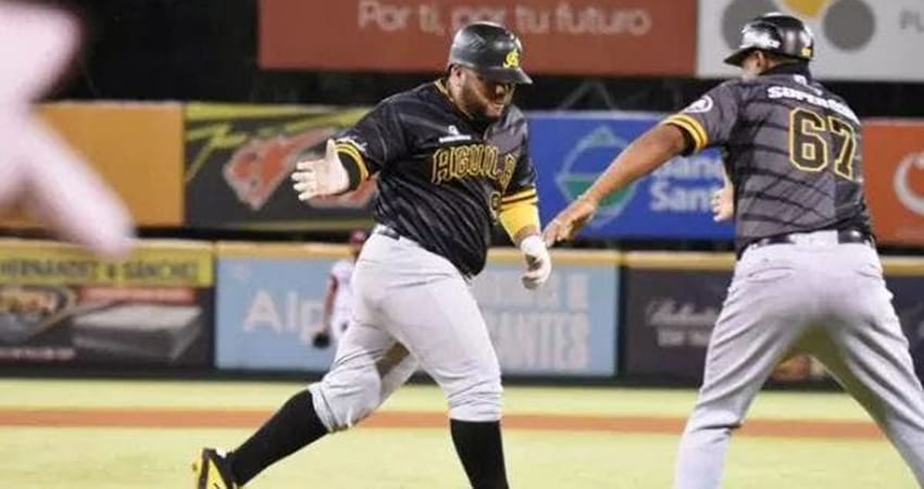 HOME RUN DE LUIS JUÁREZ AYUDA AL CAMPEONATO DE LAS ÁGUILAS CIBAEÑAS.