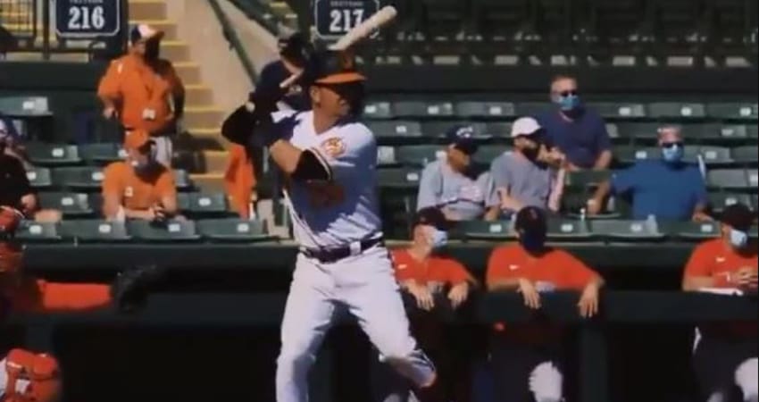 RAMÓN URÍAS PEGA CUADRANGULAR CON LOS ORIOLES