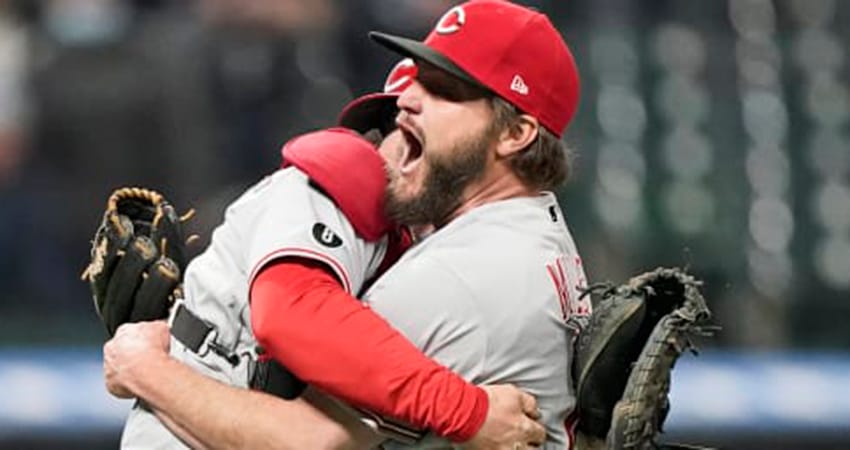 HAZAÑA DE WADE MILEY DA TRIUNFO A ROJOS VS. INDIOS