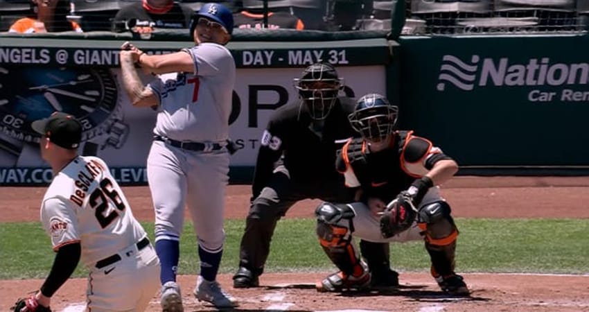 JULIO URÍAS LUCE CON EL BAT Y LOGRA TERCERA VICTORIA CONSECUTIVA CON LOS DODGERS