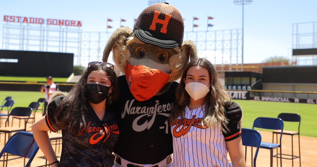 NARANJEROS REALIZÓ UNA CONVIVENCIA CON LOS AFICIONADOS QUE MANTUVIERON SUS ABONADOS DE LA TEMPORADA 2020-2021 EN EL ESTADIO SONORA