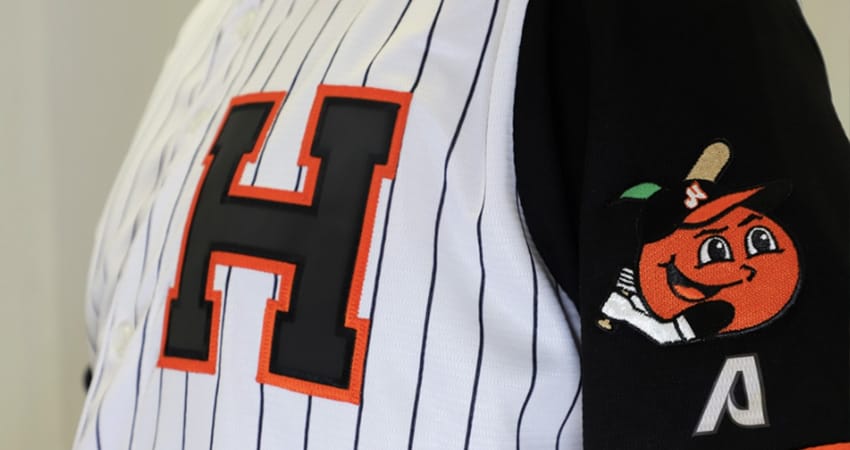 PRESENTA NARANJEROS SU NUEVO JERSEY WHITE STRIPES