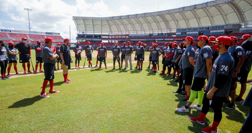 VENADOS DE MAZATLÁN SOSTIENE CALUROSA PRÁCTICA; CARLOS LUNA Y OZIEL FLORES SON LAS NOVEDADES