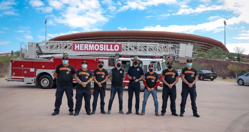 NARANJEROS ENTREGA UNIFORMES A BOMBEROS QUE PARTICIPARÁN EN EVENTO REGIONAL