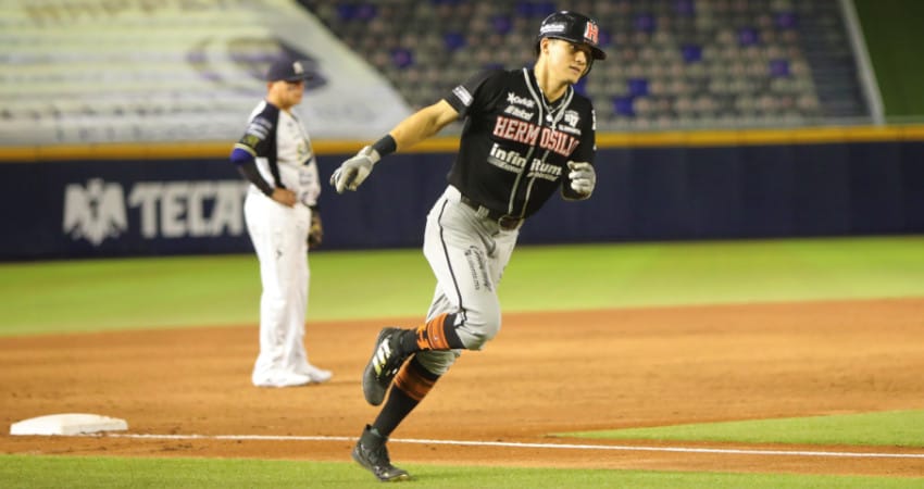 TRIUNFO NARANJA EN EL ESTADIO DE BEISBOL MONTERREY