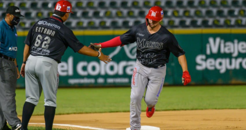 CARLOS DE LEÓN LLEVA A MAYOS A LA VICTORIA