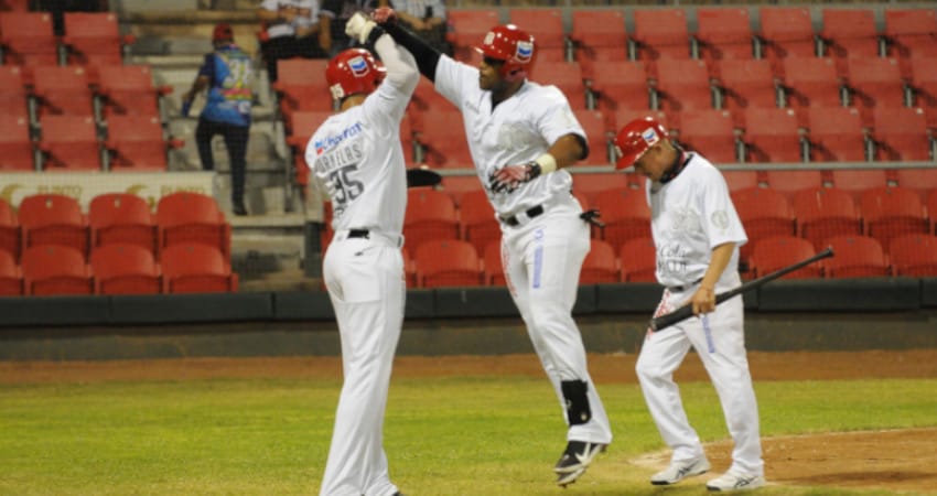 MAYOS BLANQUEA A MEXICALI Y ASEGURA LA SERIE