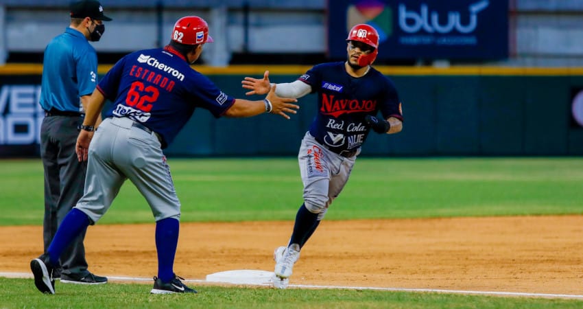 MAYOS AMARRA SERIE EN EL PUERTO