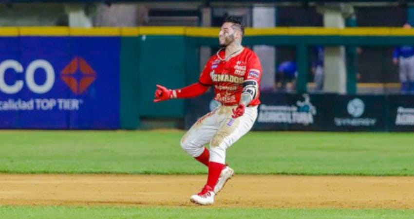 RICKY ÁLVAREZ SENTENCIA EL TRIUNFO PARA VENADOS EN CASA