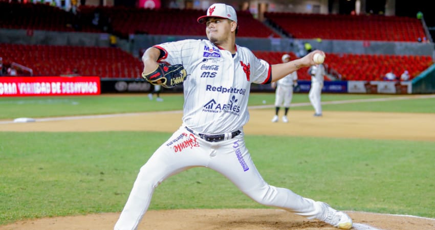 VENADOS ARRANCA SERIE GANANDO CON UN EFECTIVO ÉDGAR TORRES EN EL MONTÍCULO