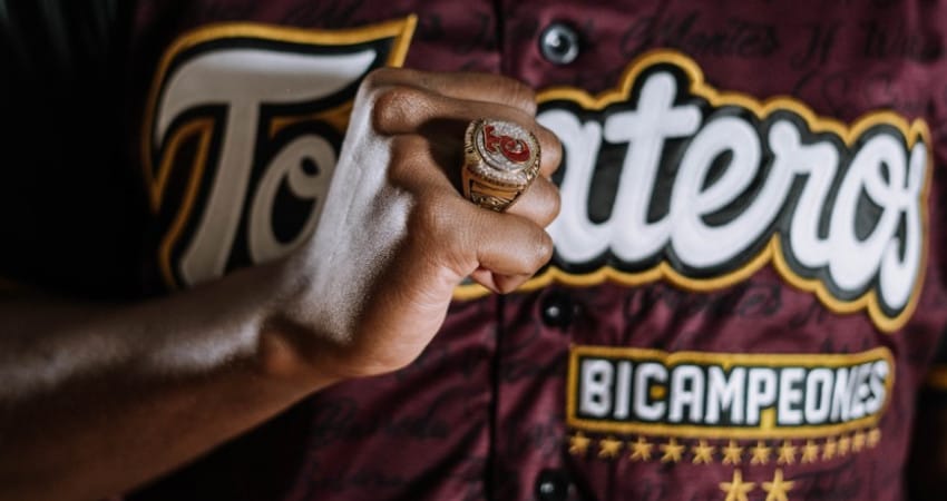 MAGNA CEREMONIA EN LA CASA DE LOS BICAMPEONES