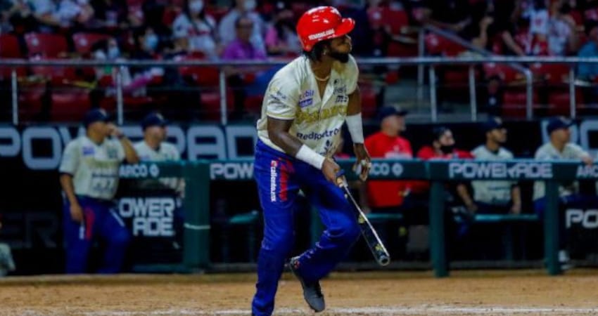 OFENSIVA DE VENADOS EXPLOTÓ EN LA TERCERA Y GANAN LA SERIE FRENTE A CULIACÁN