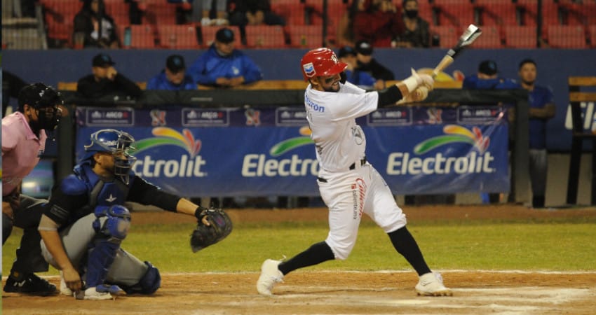 MAYOS SE IMPONE CON AUTORIDAD SOBRE YAQUIS