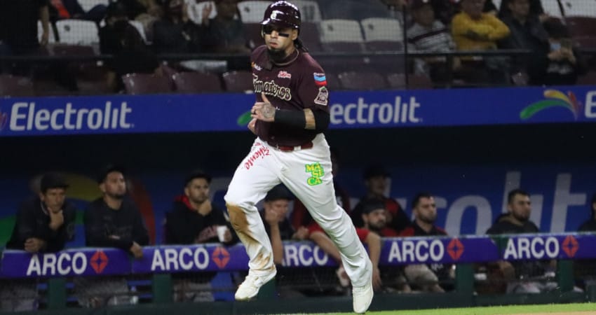 SENSACIONAL VOLTERETA Y TOMATEROS AVENTAJA 3-0 EN PLAYOFFS