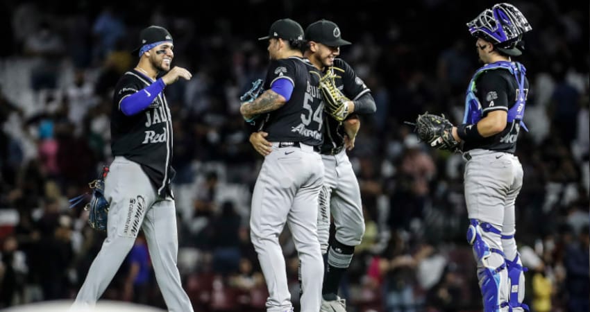 LOS HOME RUNS PONEN A CHARROS CERCA DEL TÍTULO