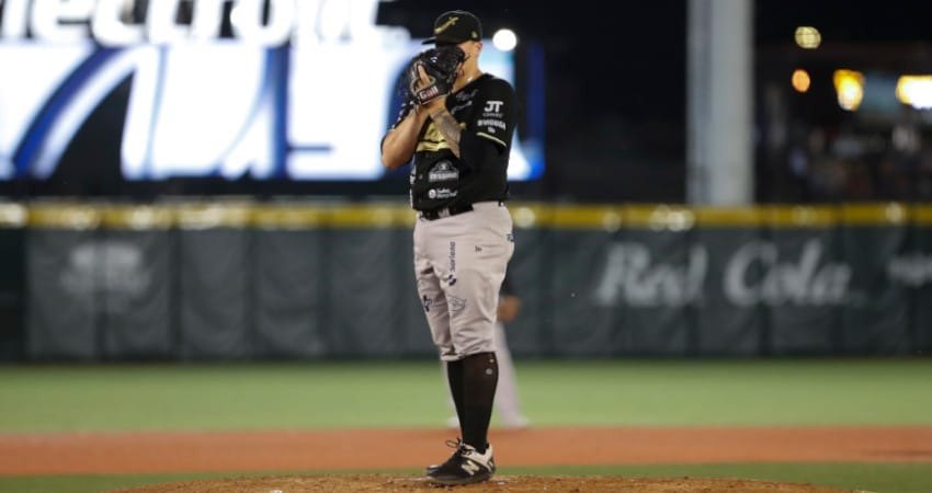 REMONTADA Y JOYA DE NICK STRUCK EMPATAN LA SERIE ENTRE SULTANES Y CHARROS