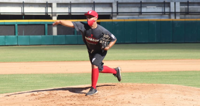 VENADOS DE MAZATLÁN FIRMA A MEDALLISTA NACIONAL