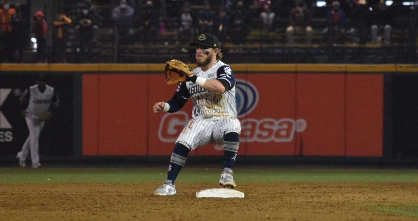 ESTEBAN QUIROZ LLEVA CRONOLOGÍA QUE APUNTA A GRANDES LIGAS