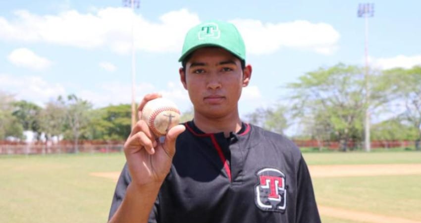 EDDY FÉLIX LANZADOR DE LOS VENADOS DE MAZATLÁN ES FIRMADO POR LOS TIGRES DE DETROIT