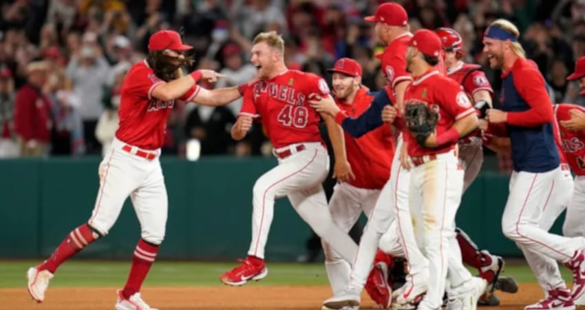 REID DETMERS LANZA EL NO-HITTER NÚMERO 12 DE ANGELS