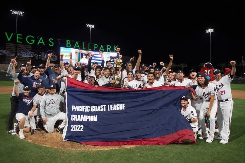 EL MÁNAGER EMPLUMADO GIL VELÁZQUEZ ES CAMPEÓN EN LA PACIFIC COAST LEAGUE