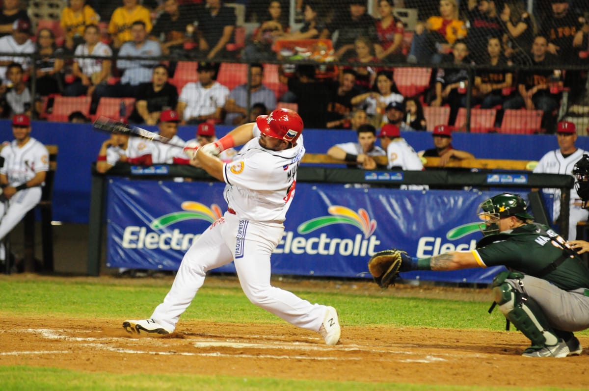 VUELVE LA FIESTA DEL BEISBOL A NAVOJOA CON CONTUNDENTE TRIUNFO DE MAYOS