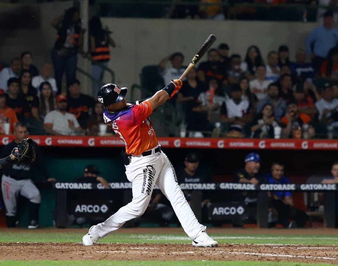 NOCHE INAUGURAL REDONDA PARA NARANJEROS EN EL SONORA