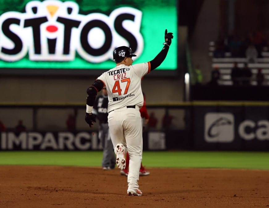 CON GRAN PITCHEO Y EL BATAZO DEL "COCHITO" CRUZ NARANJEROS IGUALARON LA SERIE