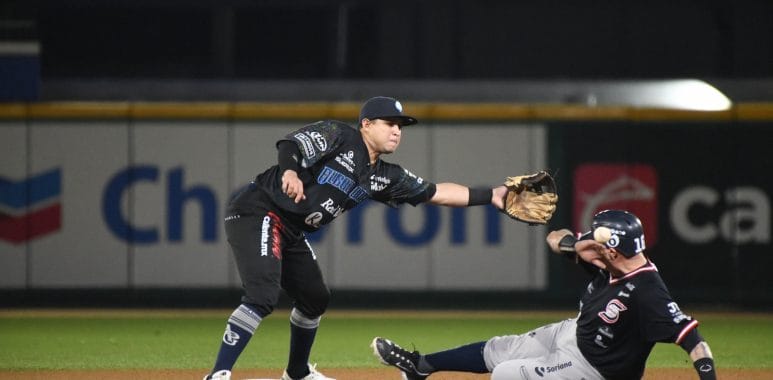 ALGODONEROS COQUETEÓ CON EL SIN HIT Y BLANQUEÓ A SULTANES