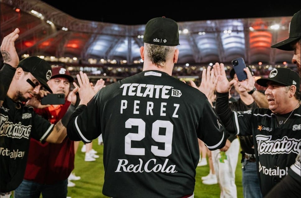 TOMATEROS DIVIDE TRIUNFOS EN LA NOCHE DE HOMENAJE A ÓLIVER PÉREZ