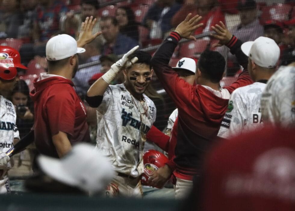 VENADOS VIVE FIESTA COMPLETA EN SU REGRESO A CASA CON PRESENCIA DE JOSÉ LUIS URQUIDY