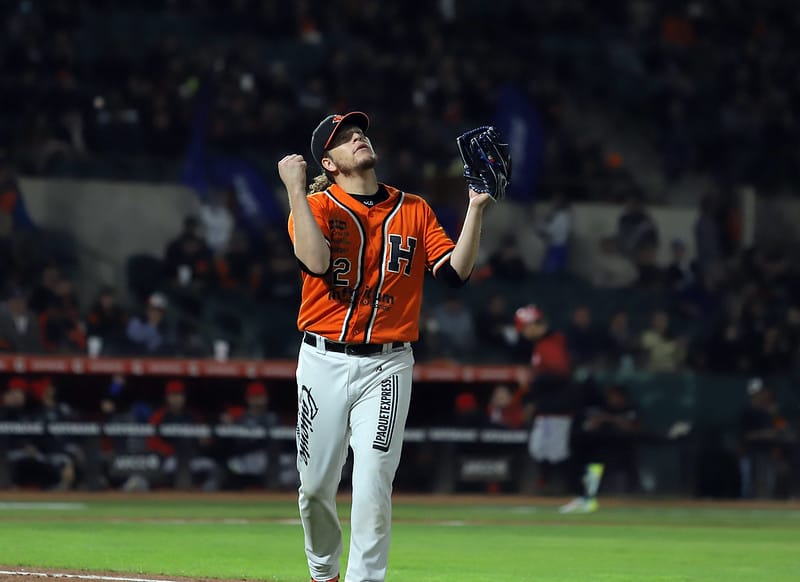 WILMER RÍOS LLEVA A NARANJEROS A SEMIFINALES