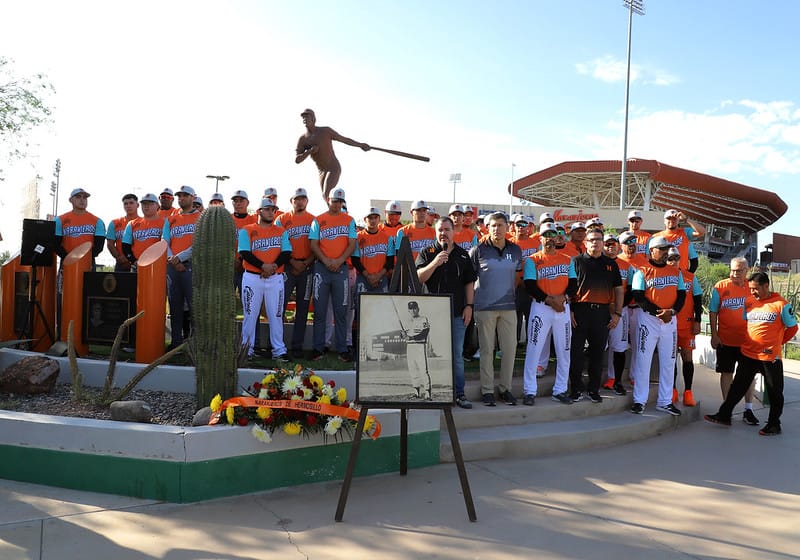 NARANJEROS HONRAN A HÉCTOR ESPINO EN DÍA 2 DE PRETEMPORADA