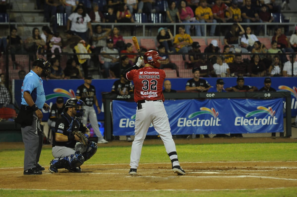 NAVOJOA APLICA LA ESCOBA A JALISCO EN EL DIA DE LA CELEBRACIÓN A TIRSO ORNELAS