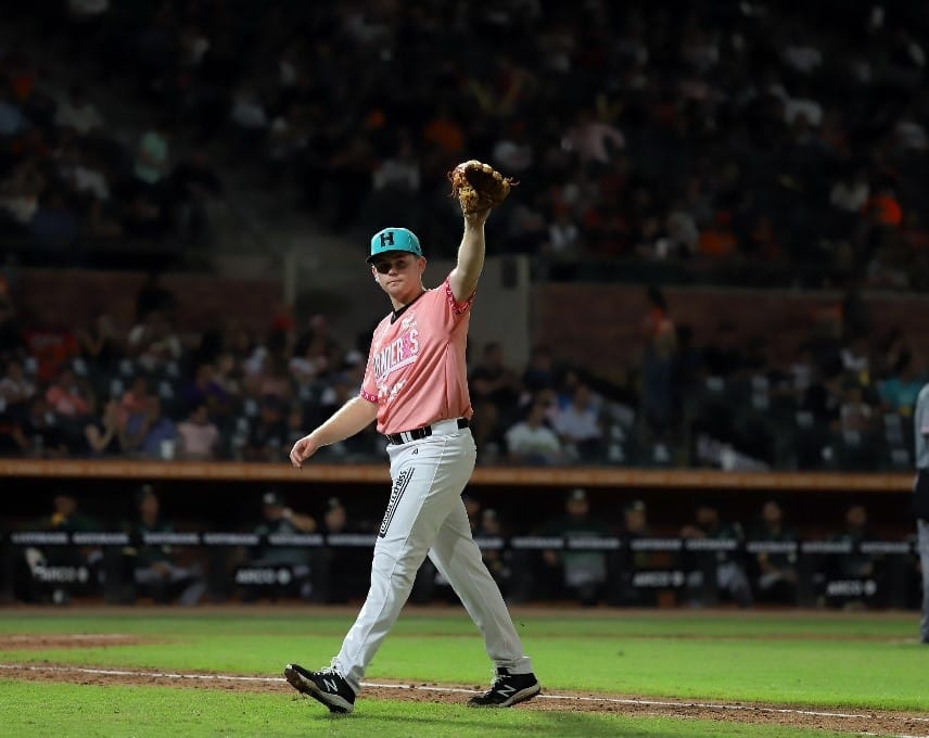 CON GRAN PITCHEO DE ZACH MORT NARANJEROS SE LLEVÓ EL TERCERO DE LA SERIE